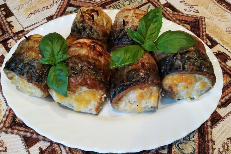 Brochetas de caballa marinadas en mayonesa con ajo