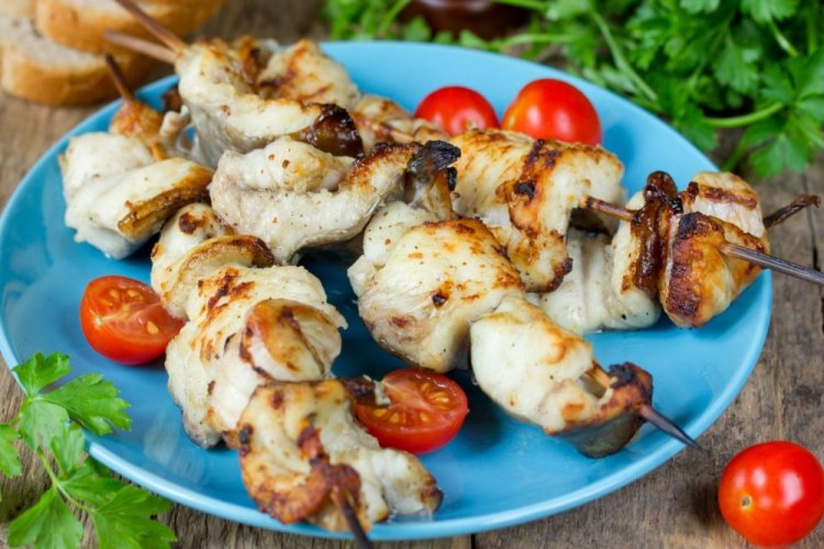Brochetas de lucioperca a la parrilla