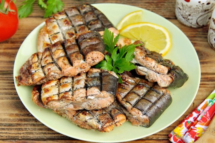 Brochetas de jurel a la parrilla