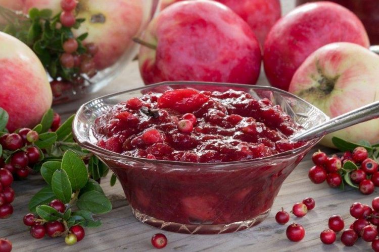 Lingonberry Jam with Apples