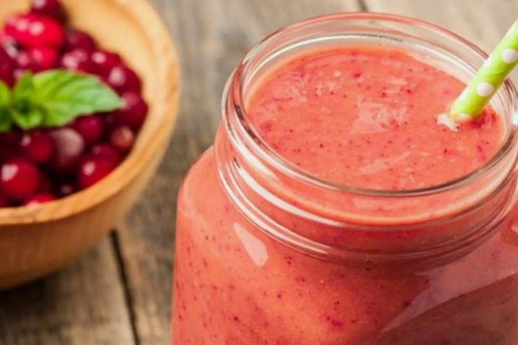 Lingonberry Smoothie with Fruits