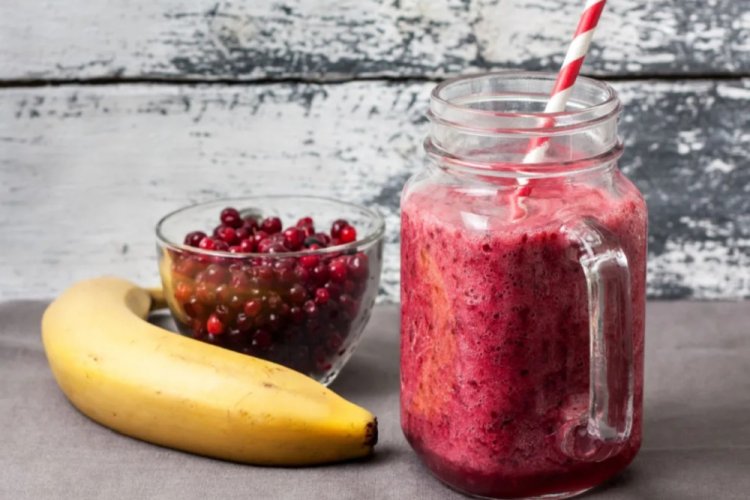 Lingonberry and Banana Smoothie