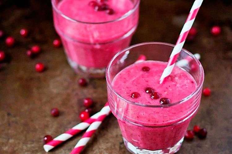 Lingonberry and Strawberry Smoothie