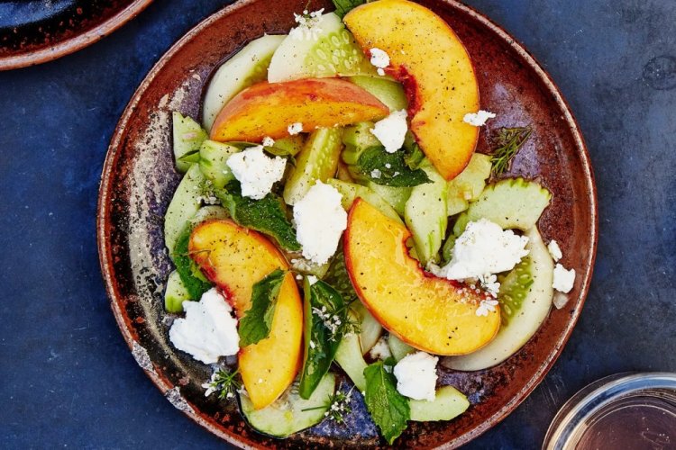 Ensalada de nectarinas y pepinos