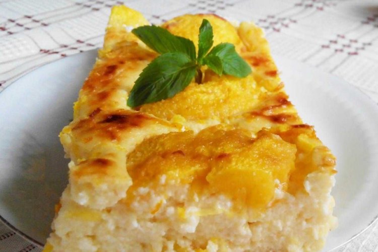 Pastel de requesón con nectarinas