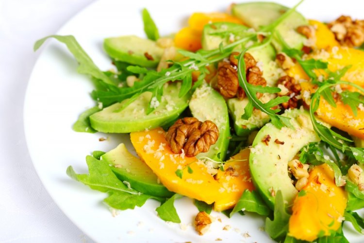 Ensalada de nectarinas y aguacate