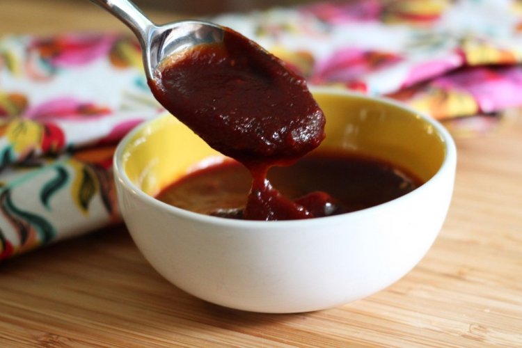 Salsa barbacoa con nectarinas