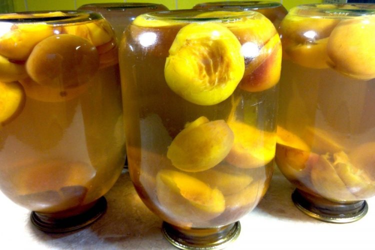 Compota de nectarinas para el invierno