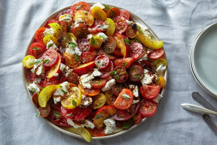 Ensalada de tomates y nectarinas
