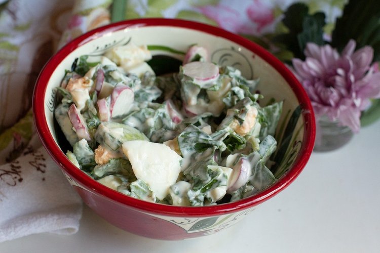 Ensalada de espinacas, pepino y rábano