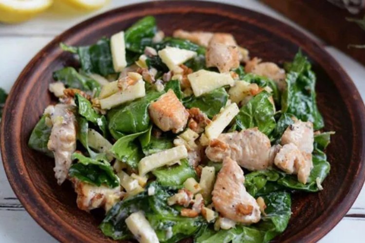 Ensalada de pollo y espinacas