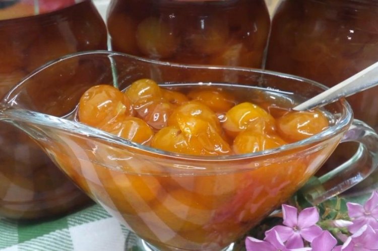 Mermelada de ciruela amarilla para el invierno