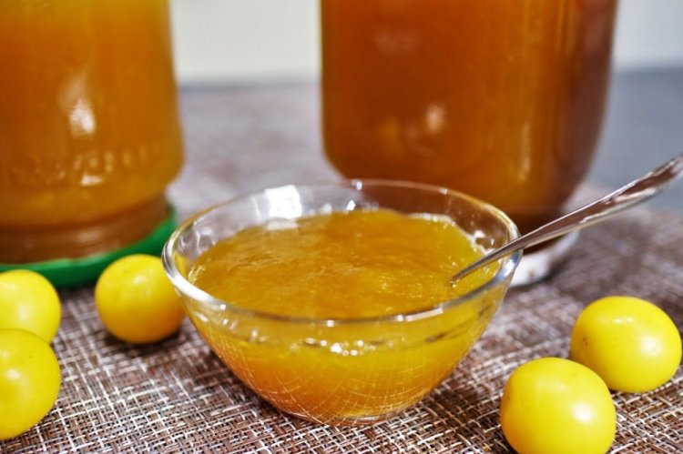 Gelatina de ciruela amarilla para el invierno