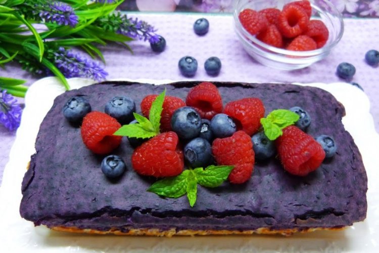 Cottage Cheese and Oatmeal Bake with Blueberries