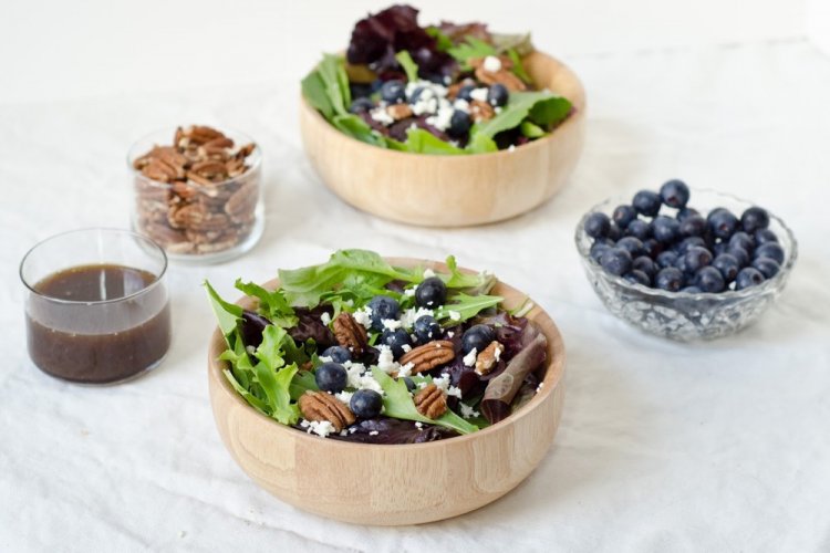 Blueberry and Nut Salad