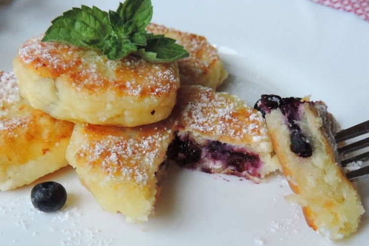 Syrniki (Cottage Cheese Pancakes) with Blueberries