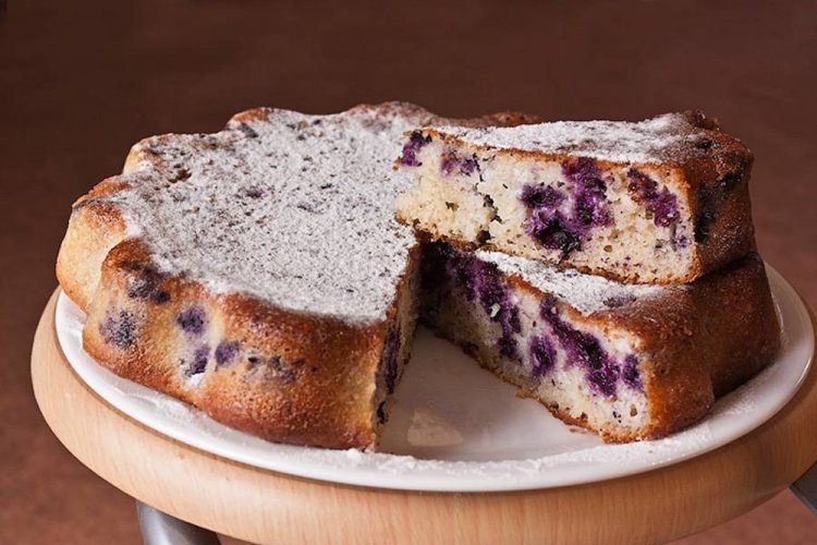 Semolina Cake with Blueberries and Sour Cream
