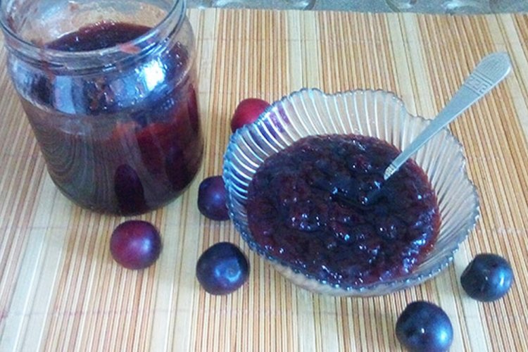 Plum Jam with Wine for Winter