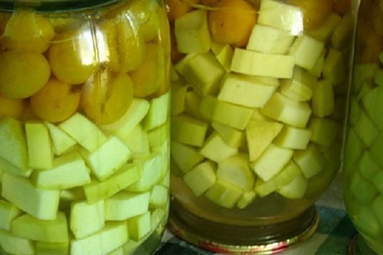 Plum and Zucchini Compote for Winter