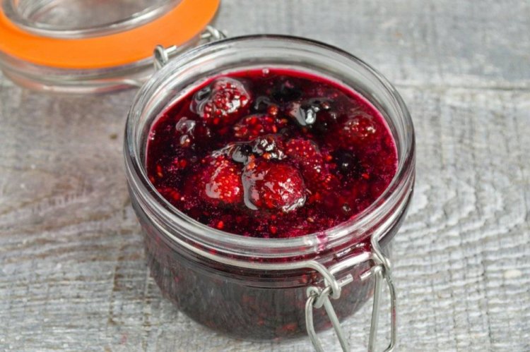 No-Cook Tibetan Raspberry Jam