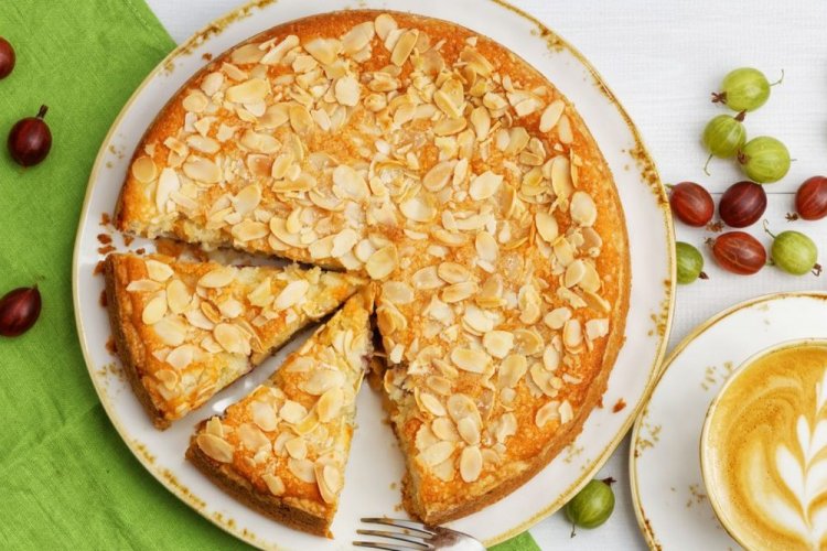 Almond Gooseberry Pie