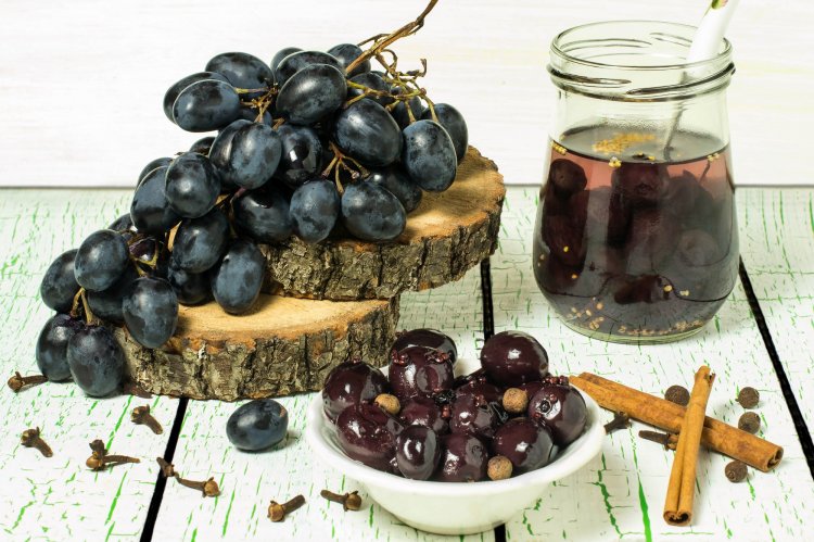 10 recetas fáciles de uvas encurtidas para el invierno