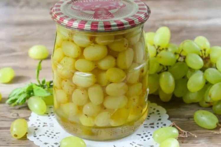 Pickled Grapes Like Olives for Winter