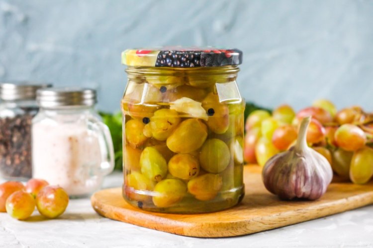 Pickled Grapes Without Sterilization