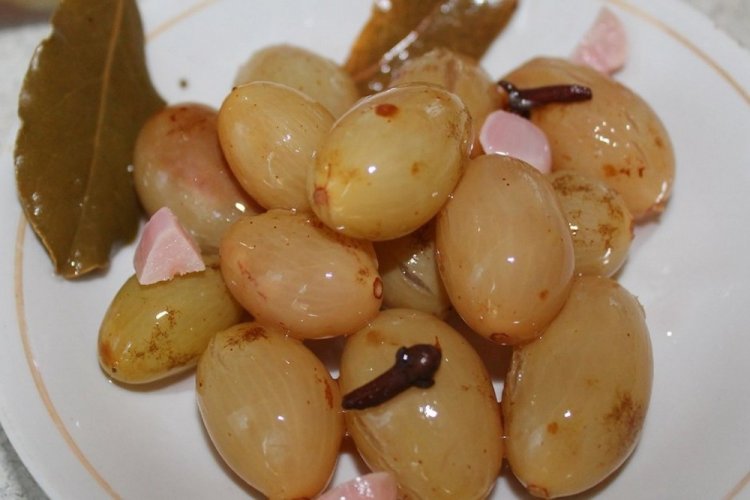 The Simplest Pickled Grapes