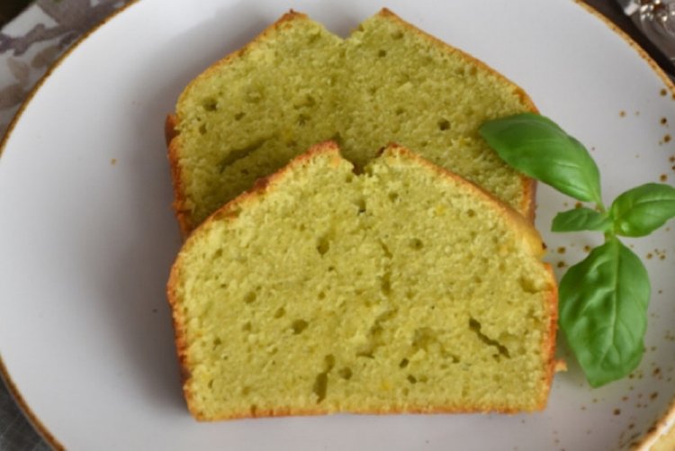 Bizcocho cremoso con albahaca