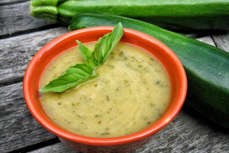 Crema de calabacín y albahaca