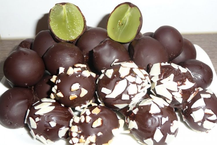 Chocolate-Covered Grapes