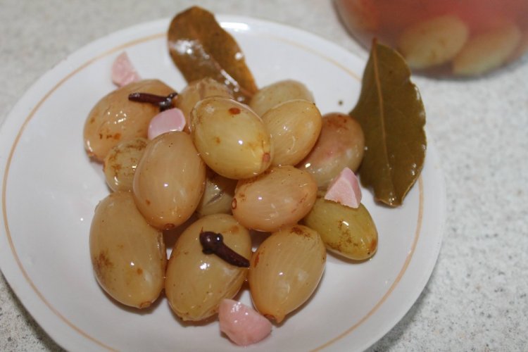 Pickled Grapes