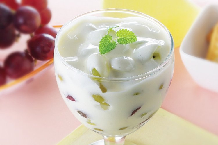 Sour Cream Jelly with Grapes