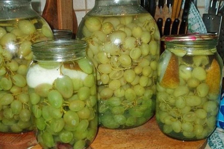 Grape and Pear Compote for Winter
