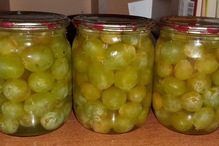 Fermented Grapes without Vinegar for Winter