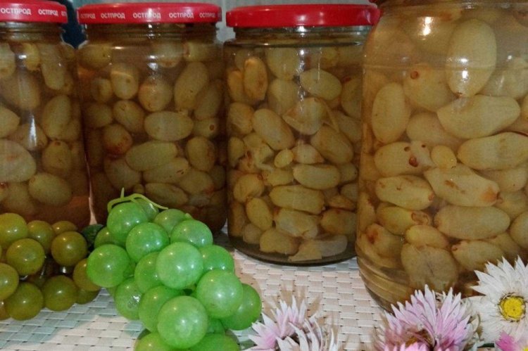 Grapes in Their Own Juice for Winter