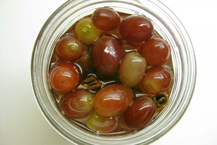 Marinated Grapes like Olives