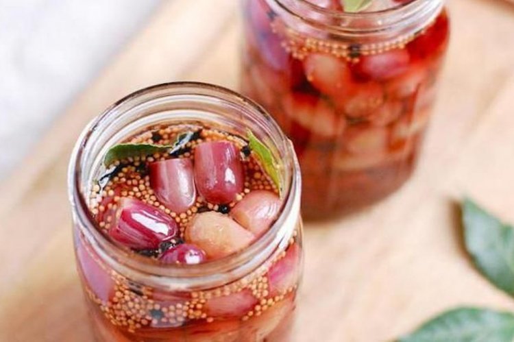 Grapes in Mustard Marinade for Winter