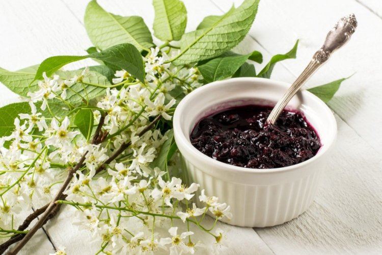 Bird Cherry Jam with Pits