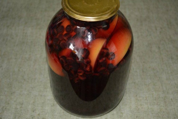 Bird Cherry and Apple Compote for Winter