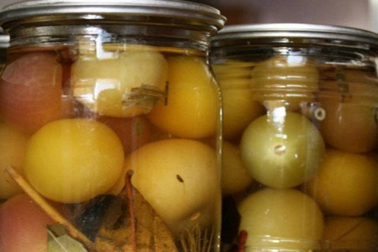 Pickled Physalis with Plums