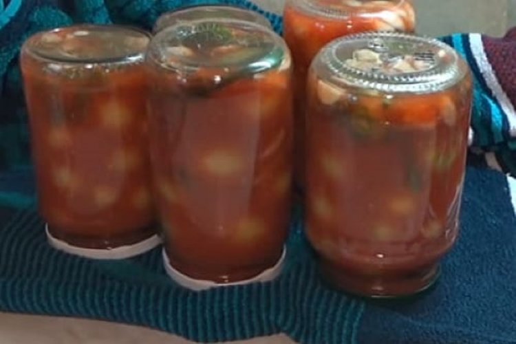Physalis in Tomato Juice for Winter