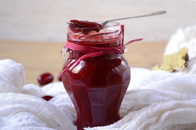 Mermelada de cornejo sin hueso para el invierno