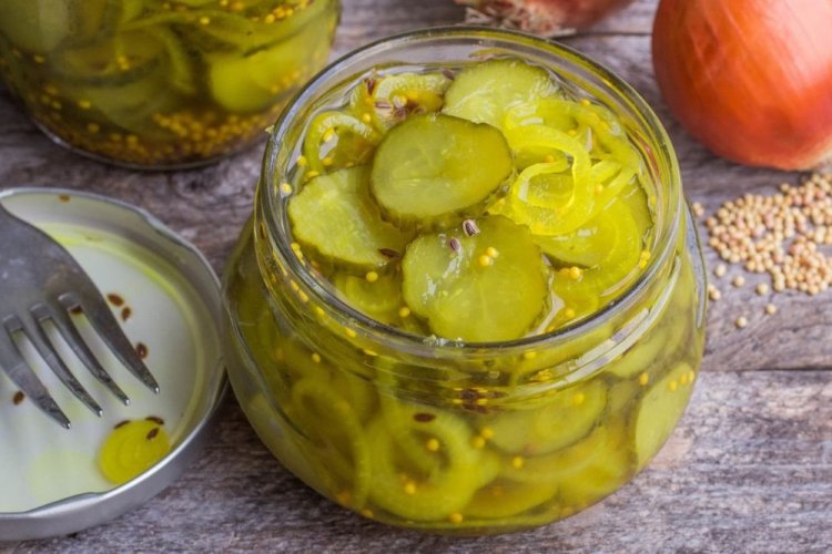 Cucumber Pickles with Apple Cider Vinegar