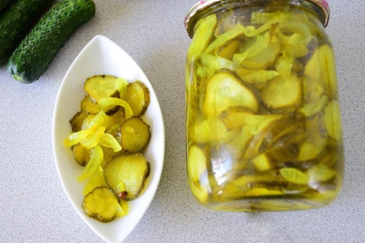 Cucumber Pickles with Distilled Vinegar