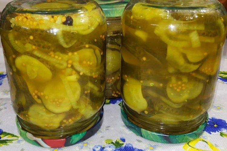 Cucumber Pickles with Celery Seeds