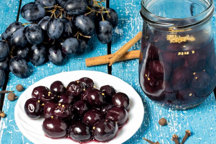 Pickled Isabella Grapes with Spices