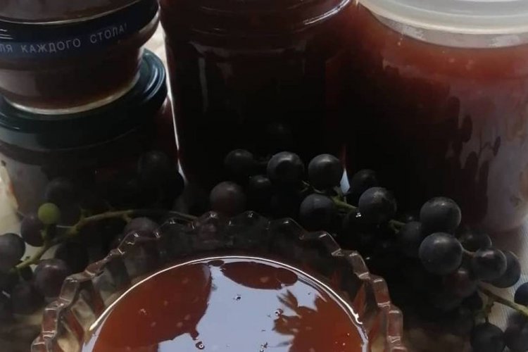 Spicy Isabella Grape Sauce for Winter