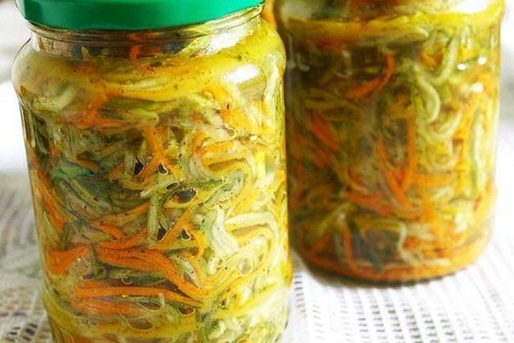 Grated Cucumbers with Carrots for Winter